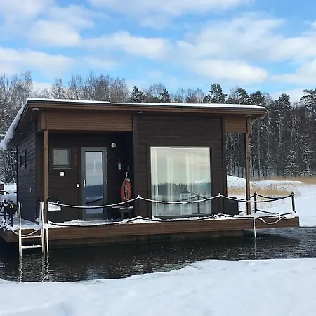 Saunaboat Haikara ספינת מלון קירקונומי