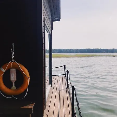 Saunaboat Haikara 船上ホテル