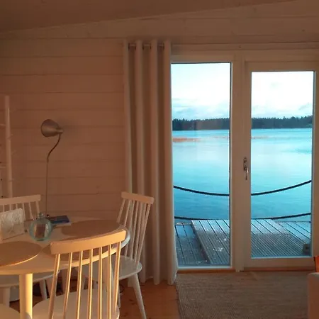 Saunaboat Haikara ספינת מלון קירקונומי