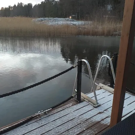 Saunaboat Haikara ספינת מלון *