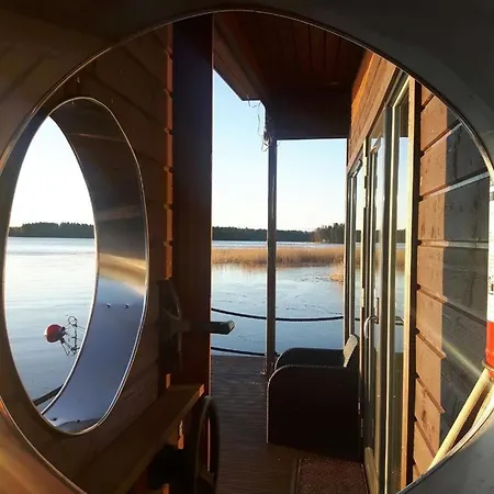 Botel Saunaboat Haikara